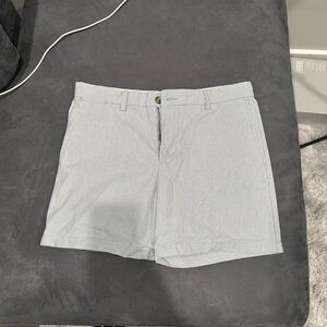 Old Navy Men’s Slim Straight shorts (ultimate flex) - 33 waist.